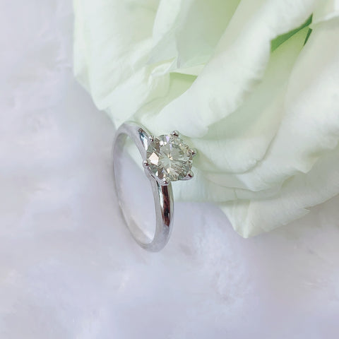 Classic style Diamond jewelry Moissanite ring